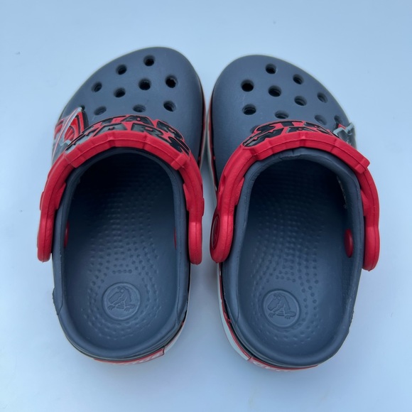 Crocs Toddler Grey Red
Kylo Ren Glow In The Dark Cushioned Star Wars Clog 4/5 C - Picture 11 of 14